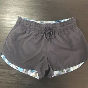 Lululemon Choose A Side Short *3"
Sun Dazed Multi Blue / Black Night